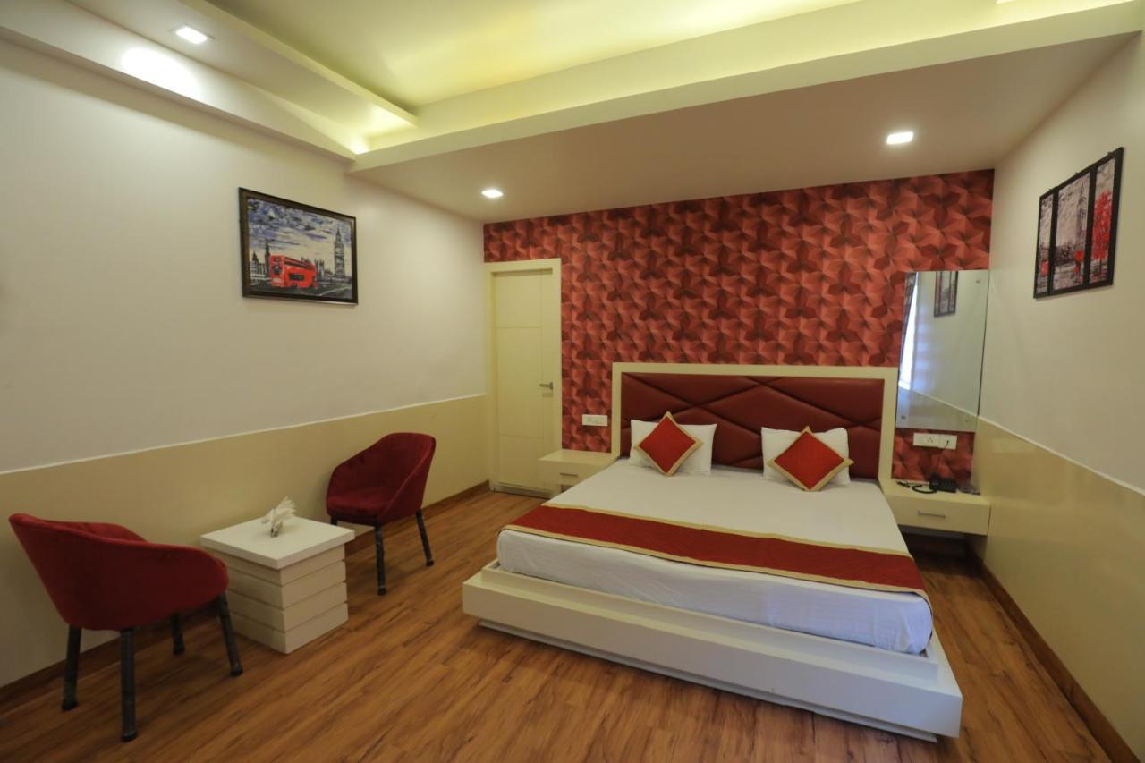 Hotel Sahib'S Red Carpet - Family & Corporate Hotel Chain Agra  Eksteriør billede
