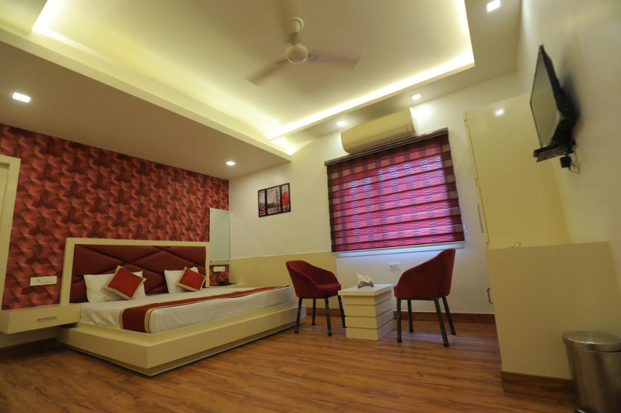 Hotel Sahib'S Red Carpet - Family & Corporate Hotel Chain Agra  Eksteriør billede