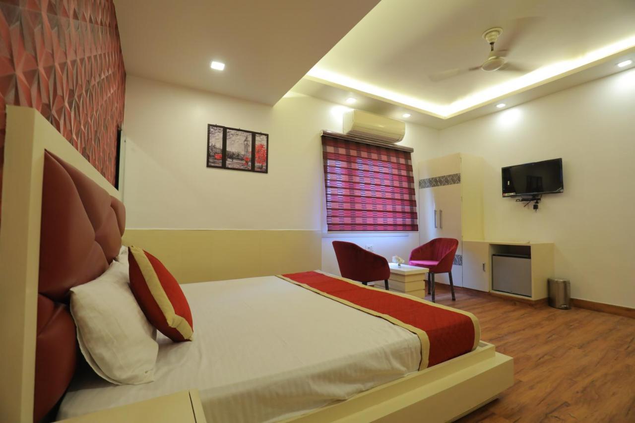Hotel Sahib'S Red Carpet - Family & Corporate Hotel Chain Agra  Eksteriør billede
